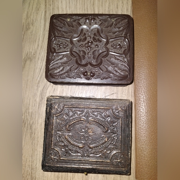 1800s Leather and Velvet Photos - Picture 8 of 9